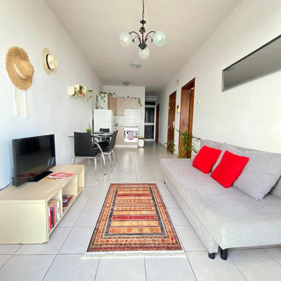 F2 - Lovely Two Bedrooms Flat Sea View, St Julians Saint Julian's Bagian luar foto