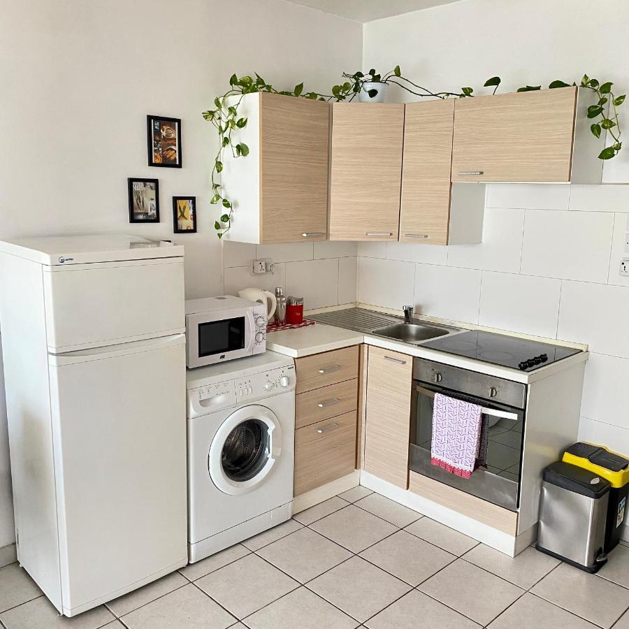F2 - Lovely Two Bedrooms Flat Sea View, St Julians Saint Julian's Bagian luar foto
