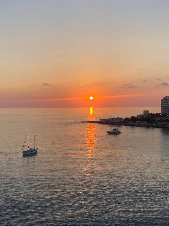 F2 - Lovely Two Bedrooms Flat Sea View, St Julians Saint Julian's Bagian luar foto
